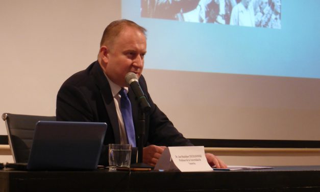 Wykład dr. Jana Stanisława Ciechanowskiego w Instytucie Cervantesa w Algierze