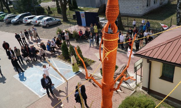 Uroczysta instalacja jakuckiego symbolu Serge