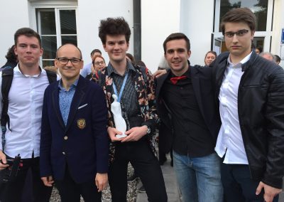 Laureaci I nagrody i przewodniczący jury  Krzysztof Korwin-Piotrowski